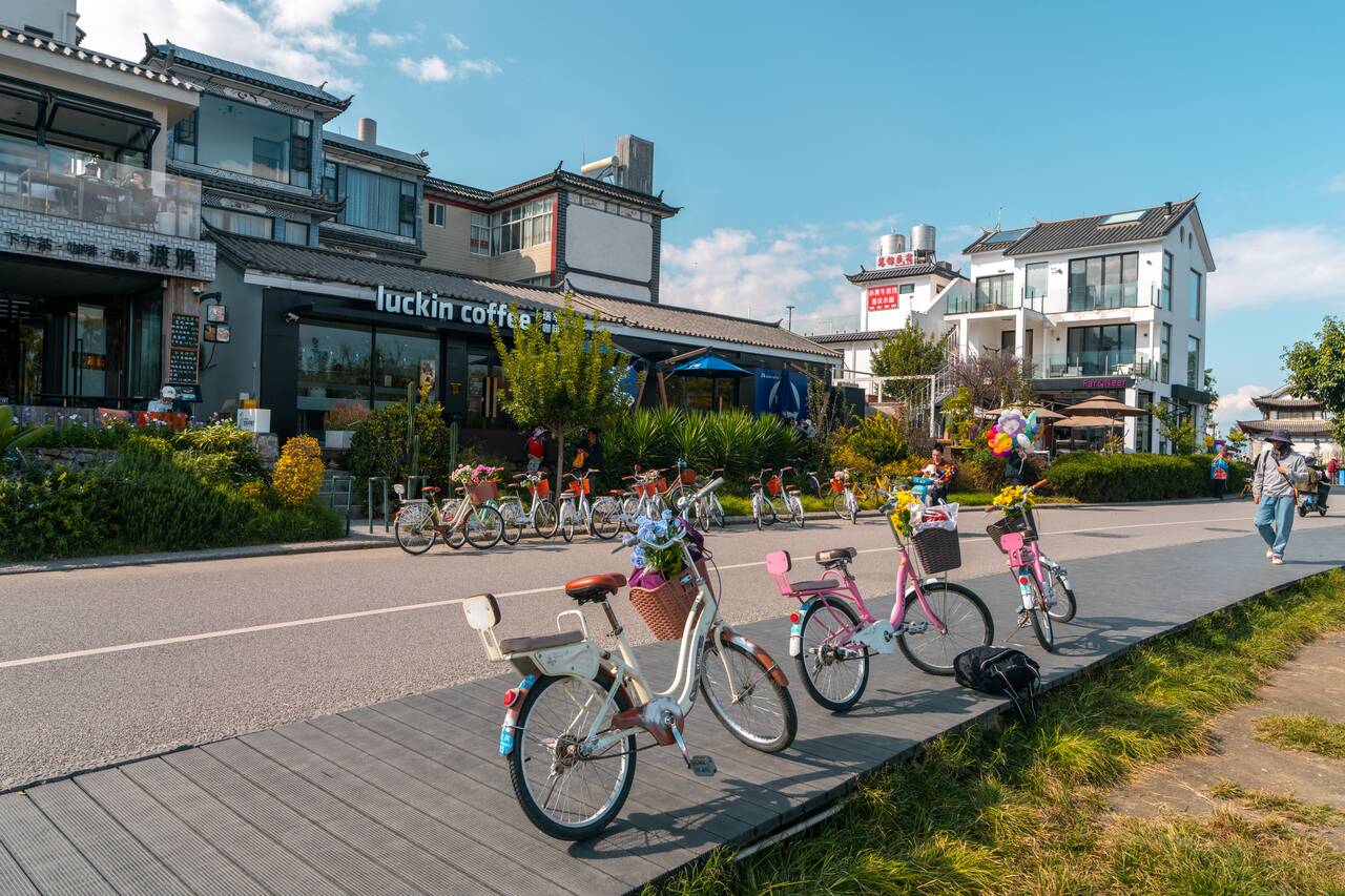 Bikes parked at Erhai Lake