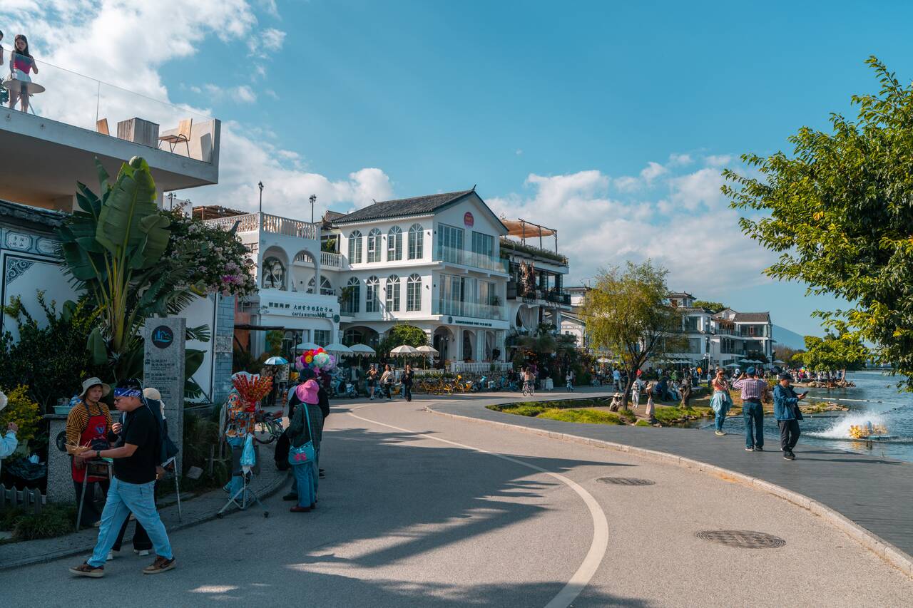 Crowded spots at Erhai Lake