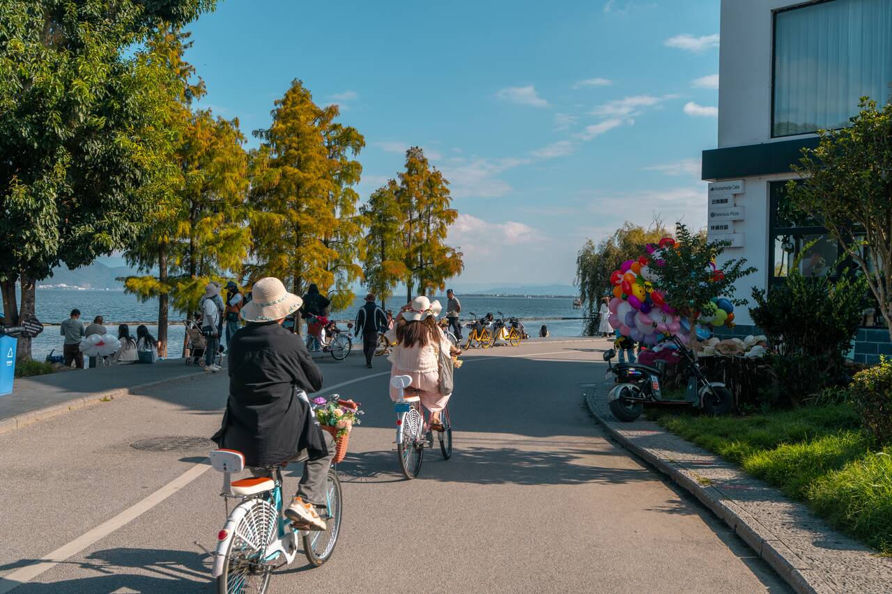 2 women biking at Erhai Lake