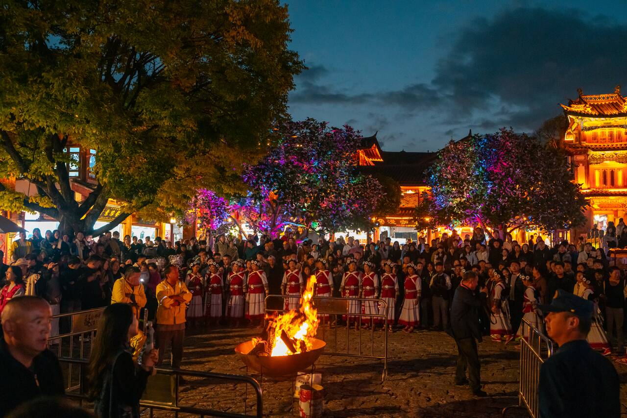 People at Sifang Street Square