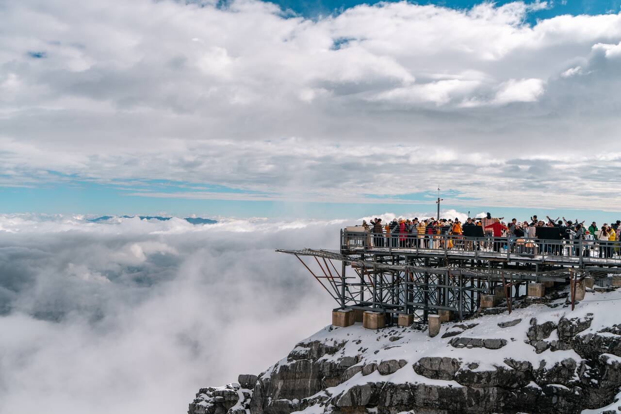 Crowded viewpoint at Yulong Snow Mountain