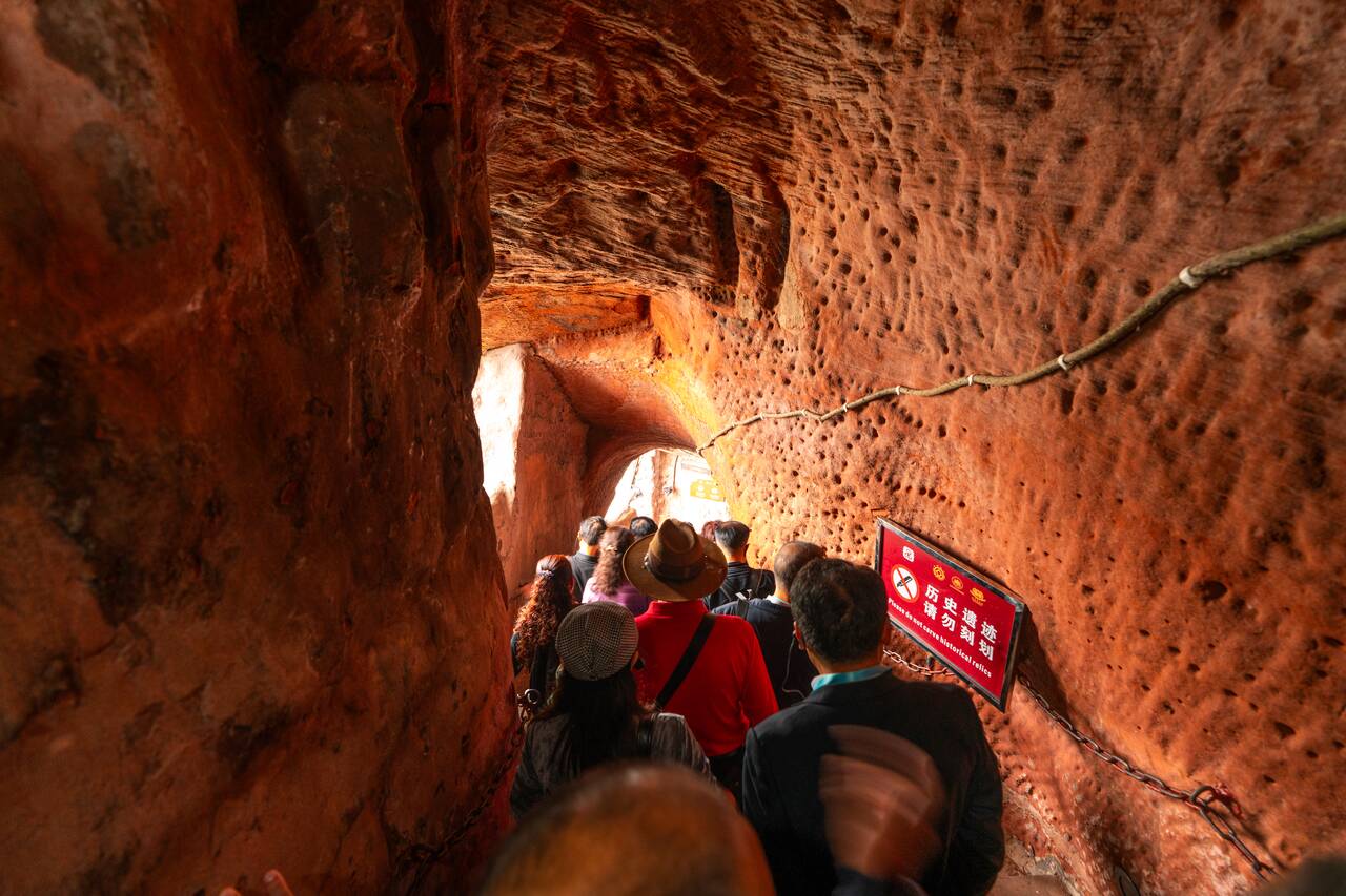 A crowded staircase down to the Giant Leshan Buddha