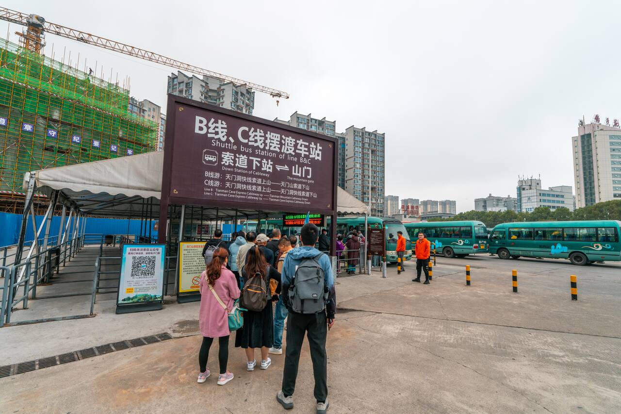 People lining up at Route B at Zhangjiajie City