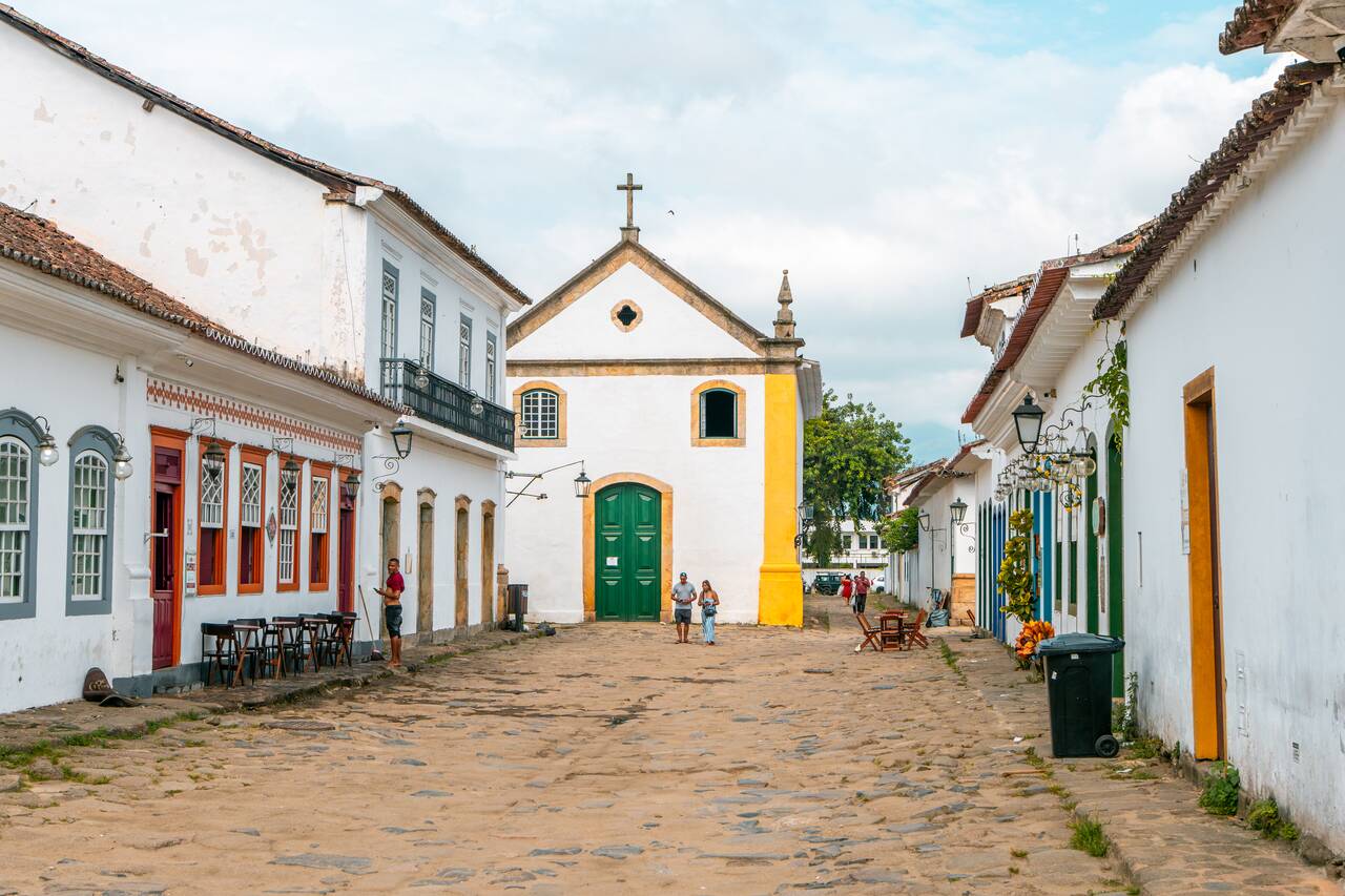 Quiet street of Paraty the day before NYEW