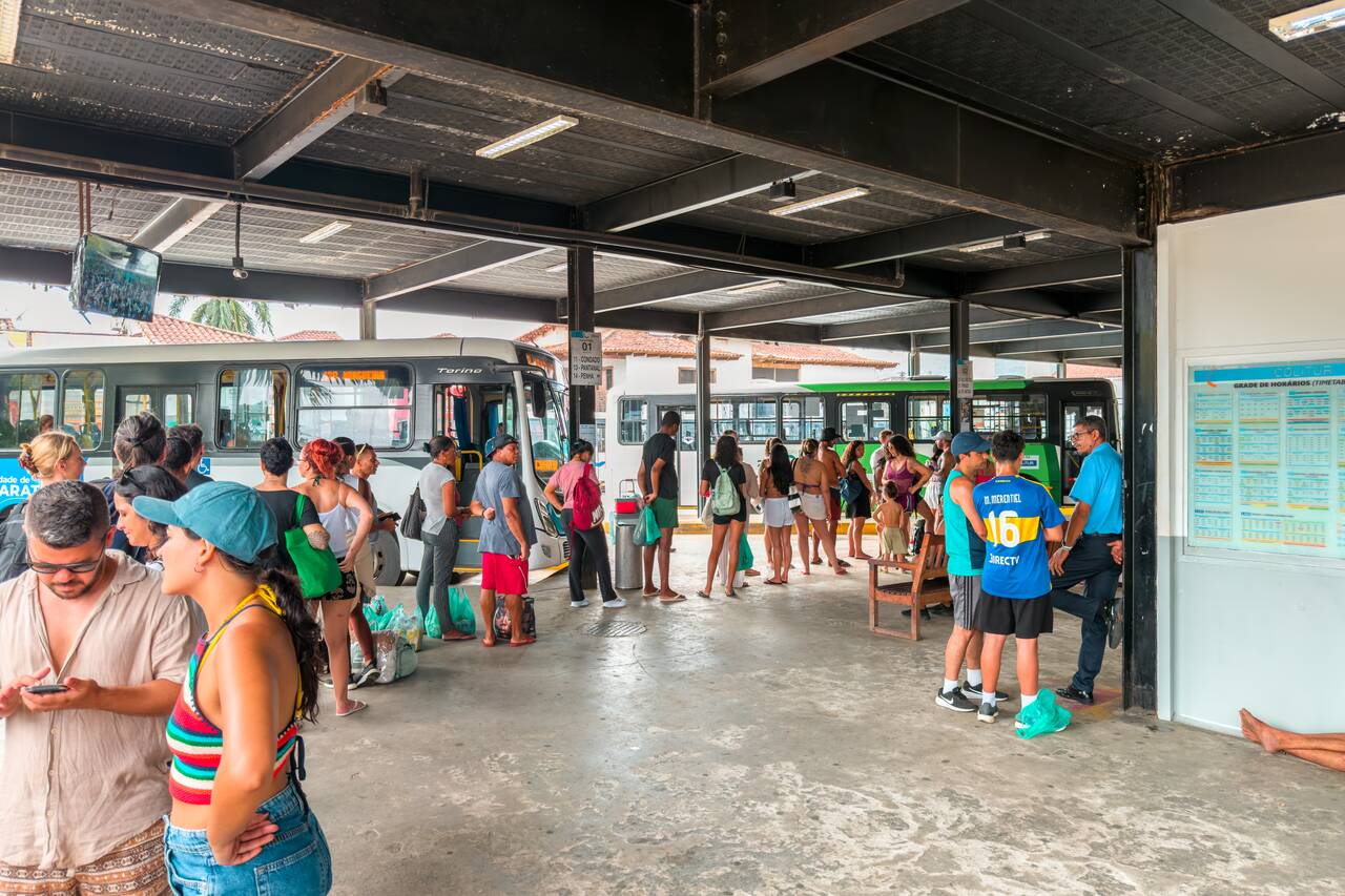 People lining up to get on the bus to Trindade