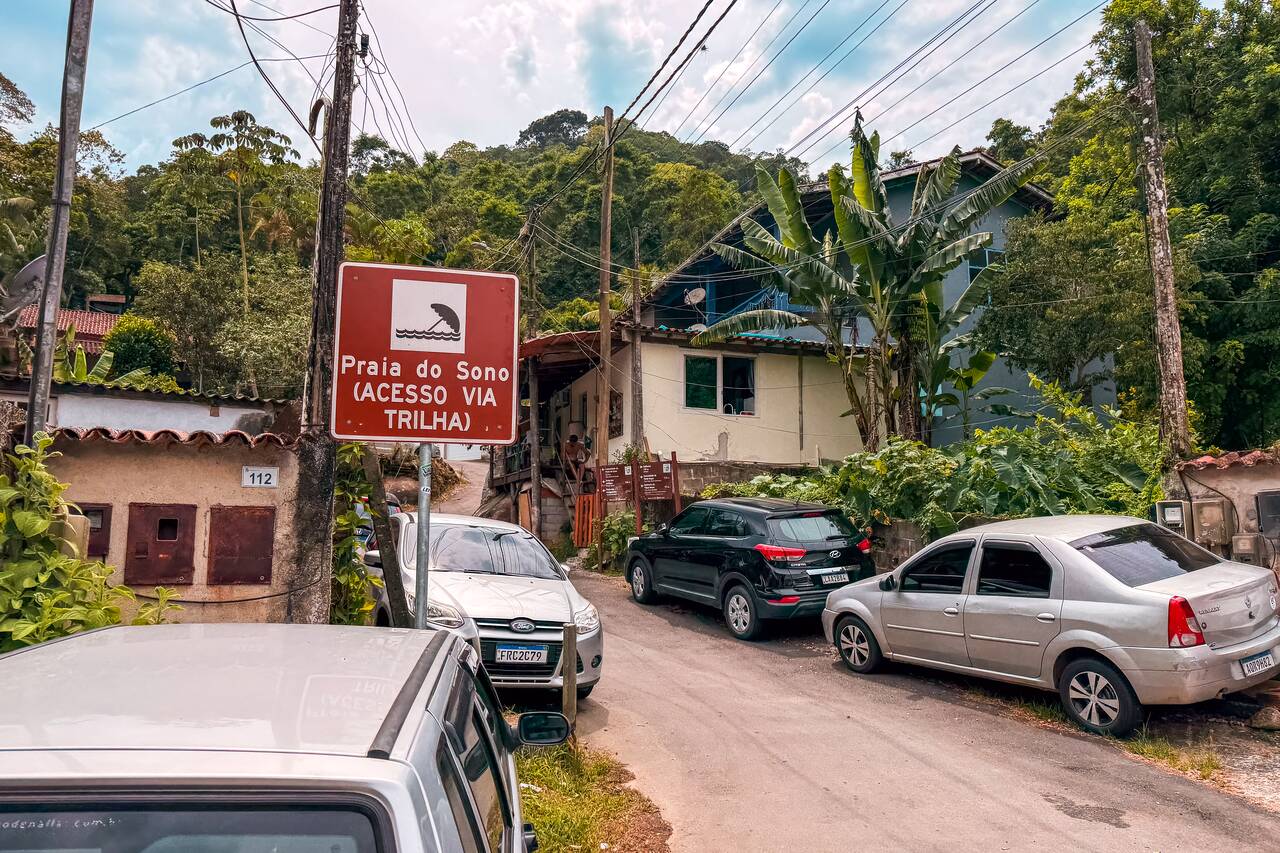 A sign to Praia do Sono in Vile Oratรณrio