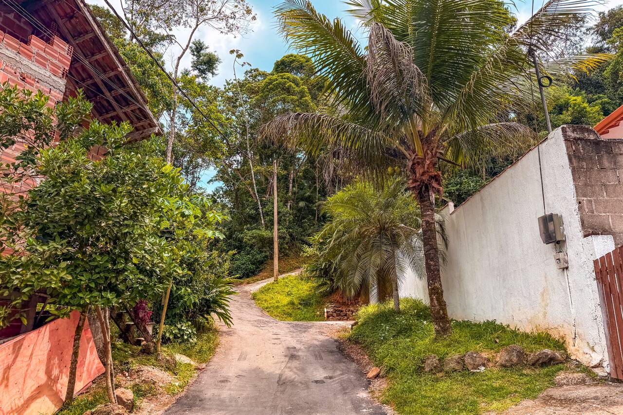 A road towards Praia do Sono trailhead in Vile Oratรณrio