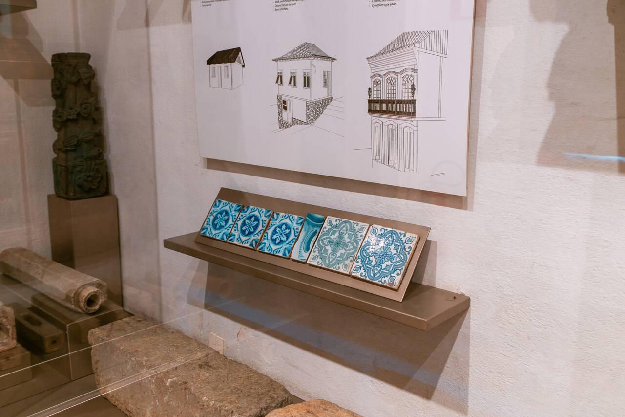 Old tiles found inside Museu da Inconfidência