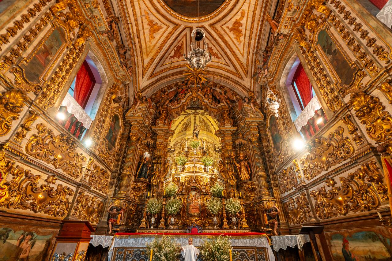 The gold alter of Basílica Nossa Senhora do Pilar