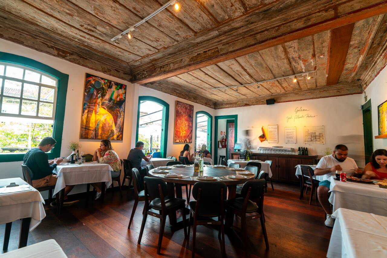 The interior of O Passo Pizza Jazz