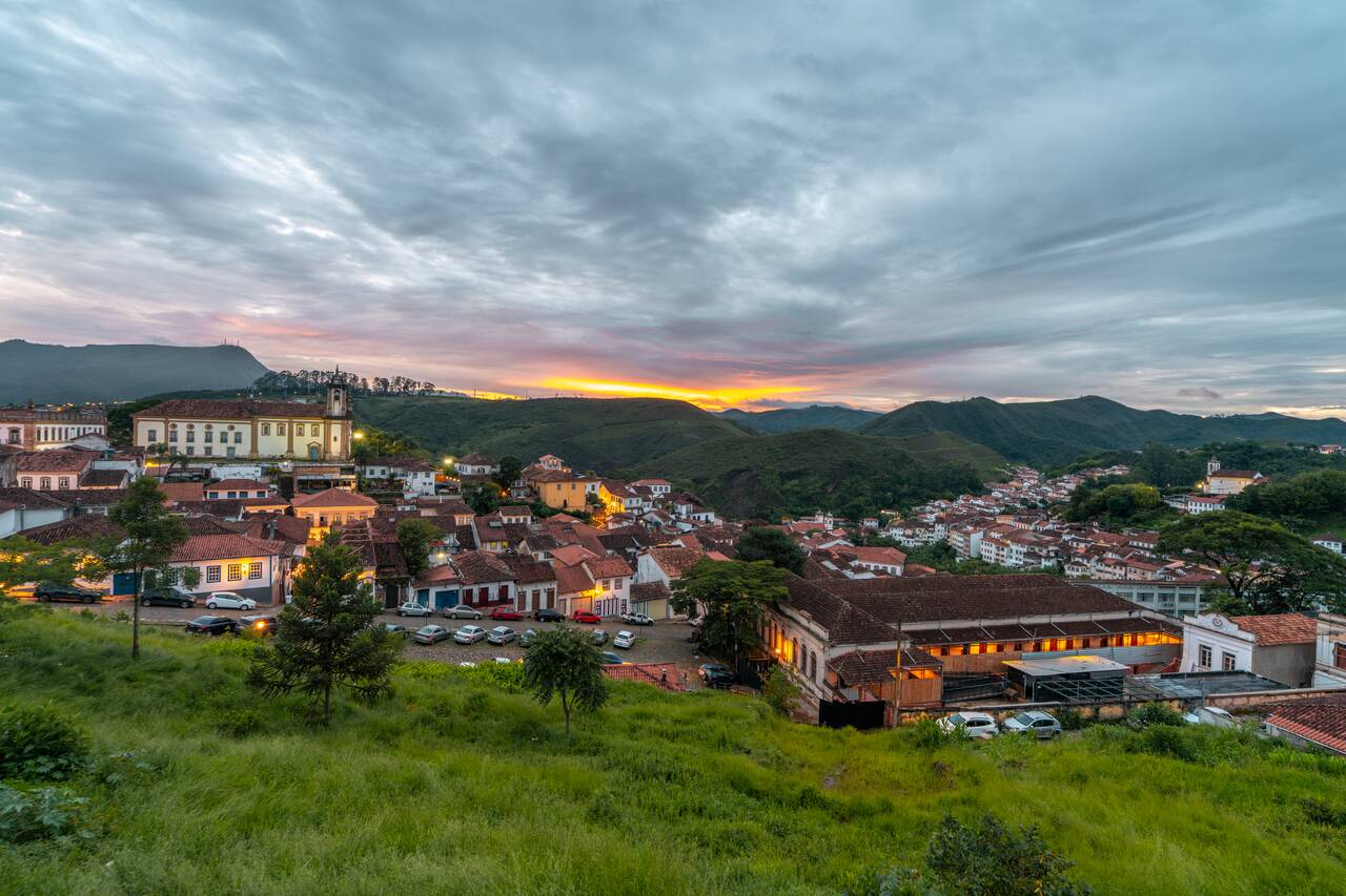 Sunset over the hill from Mirante do Observatório