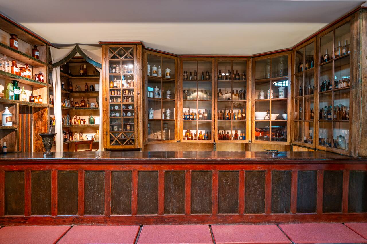A display of an old shop at Arts and Crafts Museum