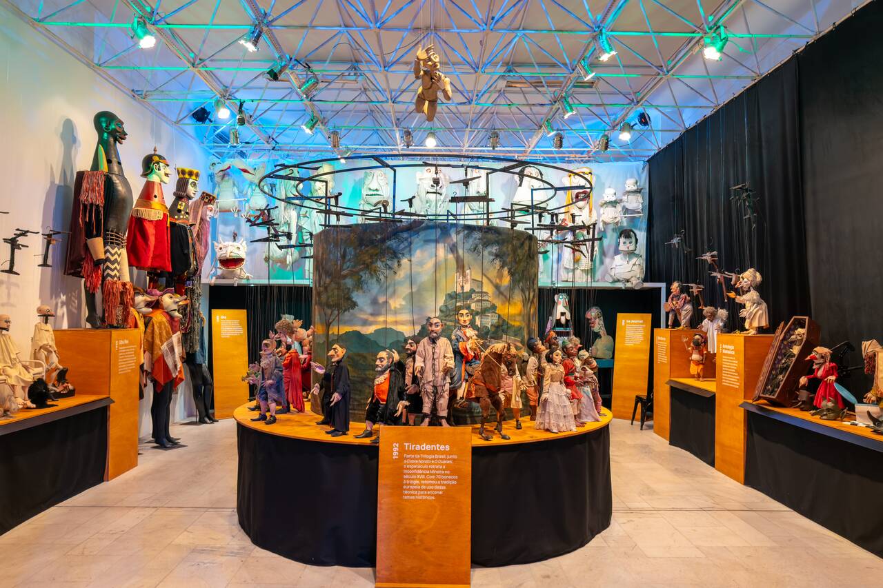 A puppet exhibition inside das Artes