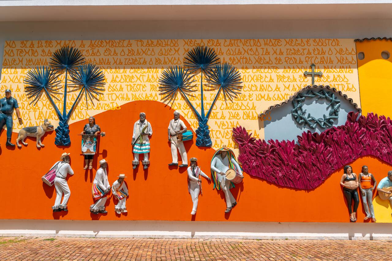 The murals at Praรงa Gallery