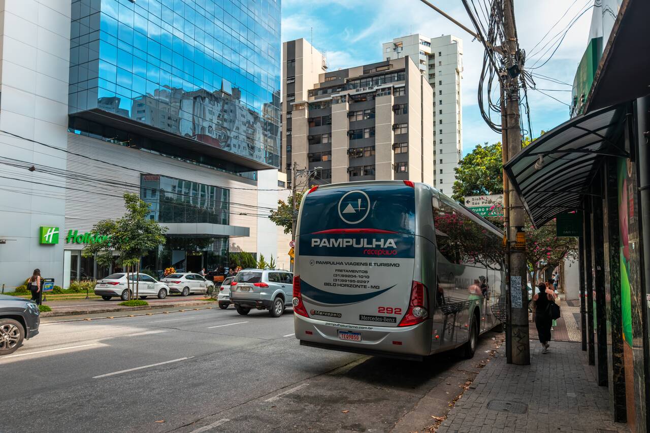 The exact spot where the shuttle leaves in front of Holiday Inn in Belo Horizonte