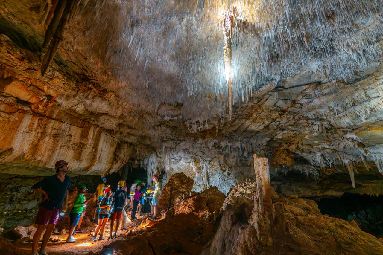 People inside a cave at Chapada Diamantina