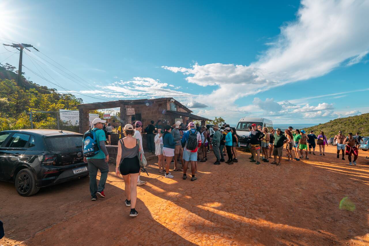 The parking lot at Morro do Pai Inácio