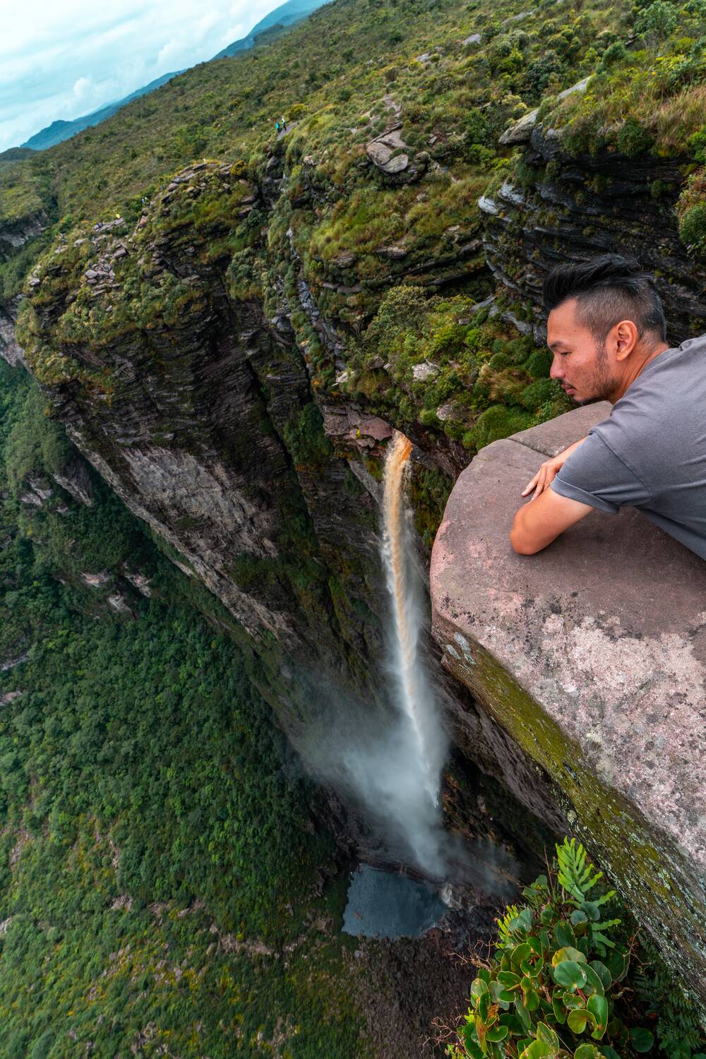 Me looking down Cachoeira da Fumaça with the pool below