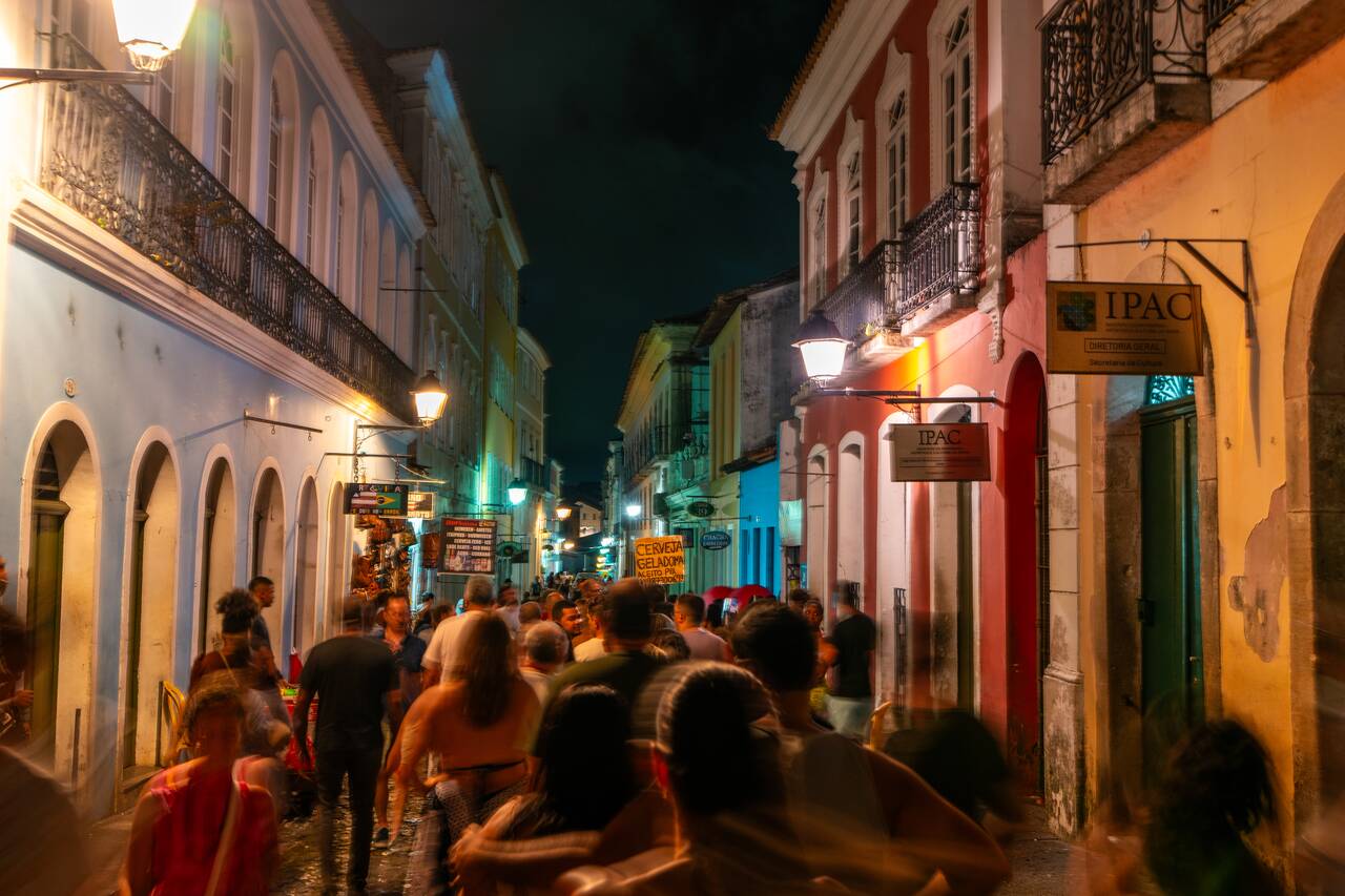 A crowded street in front of Praça das Artes
