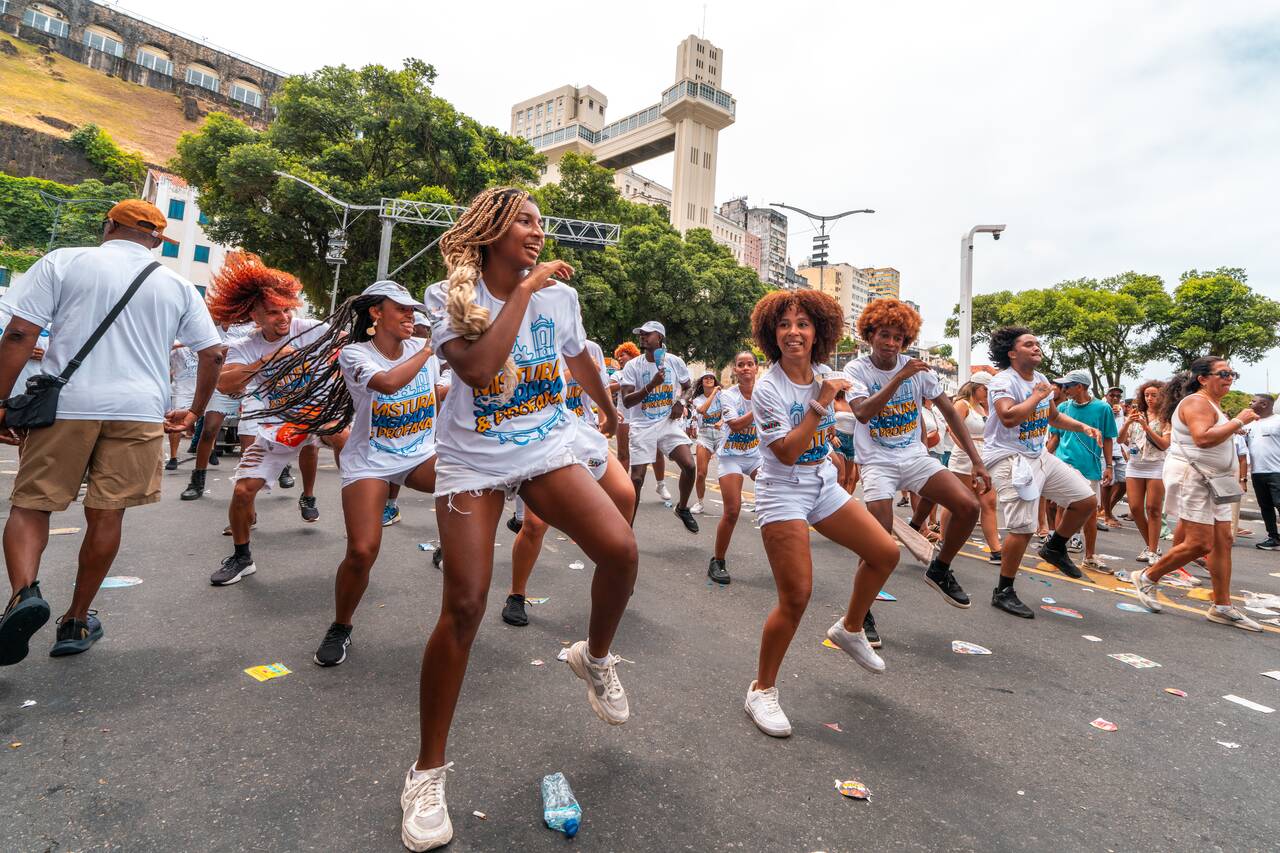People dancing on the streets during Bonfim Festival