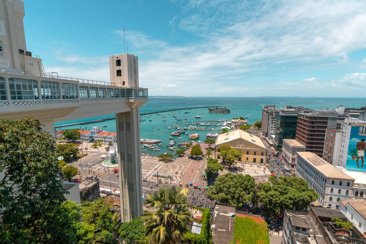 Elevador Lacerda seen from the side