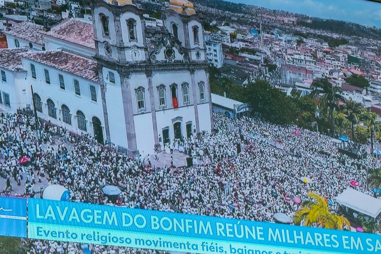 The crowds at Bonfim Church during bonfim festival