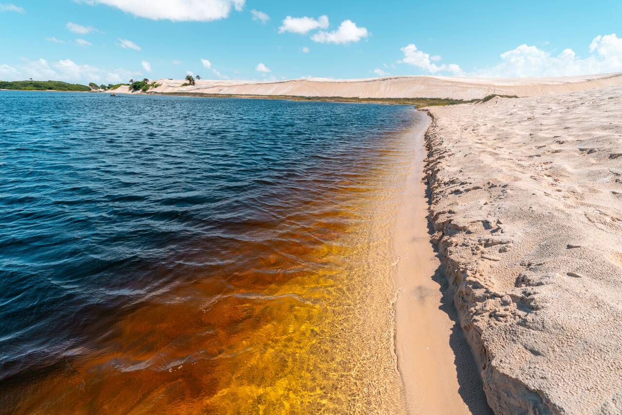 The water of Lagoa da Esperança