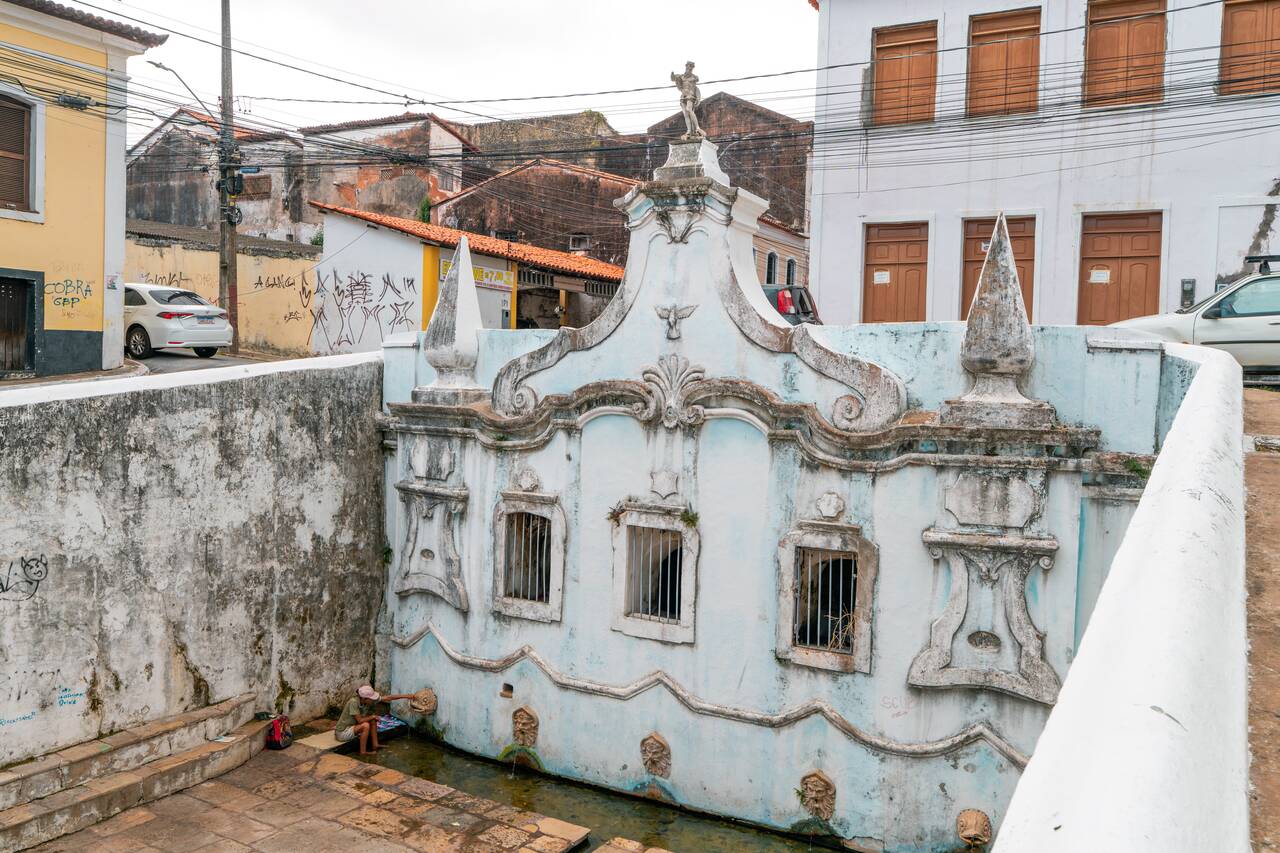 Ribeirão Fountain from the side