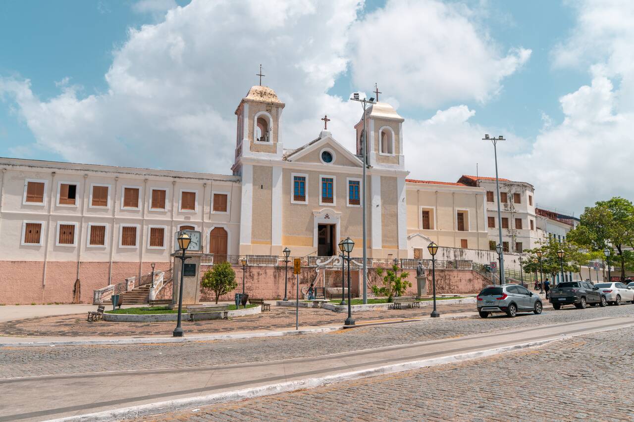 The exterior of Igreja do Carmo