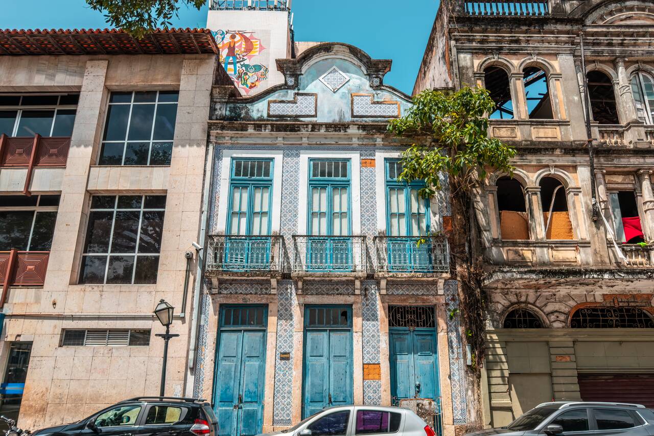A tiled builing in between modern buildings in Sao Luis