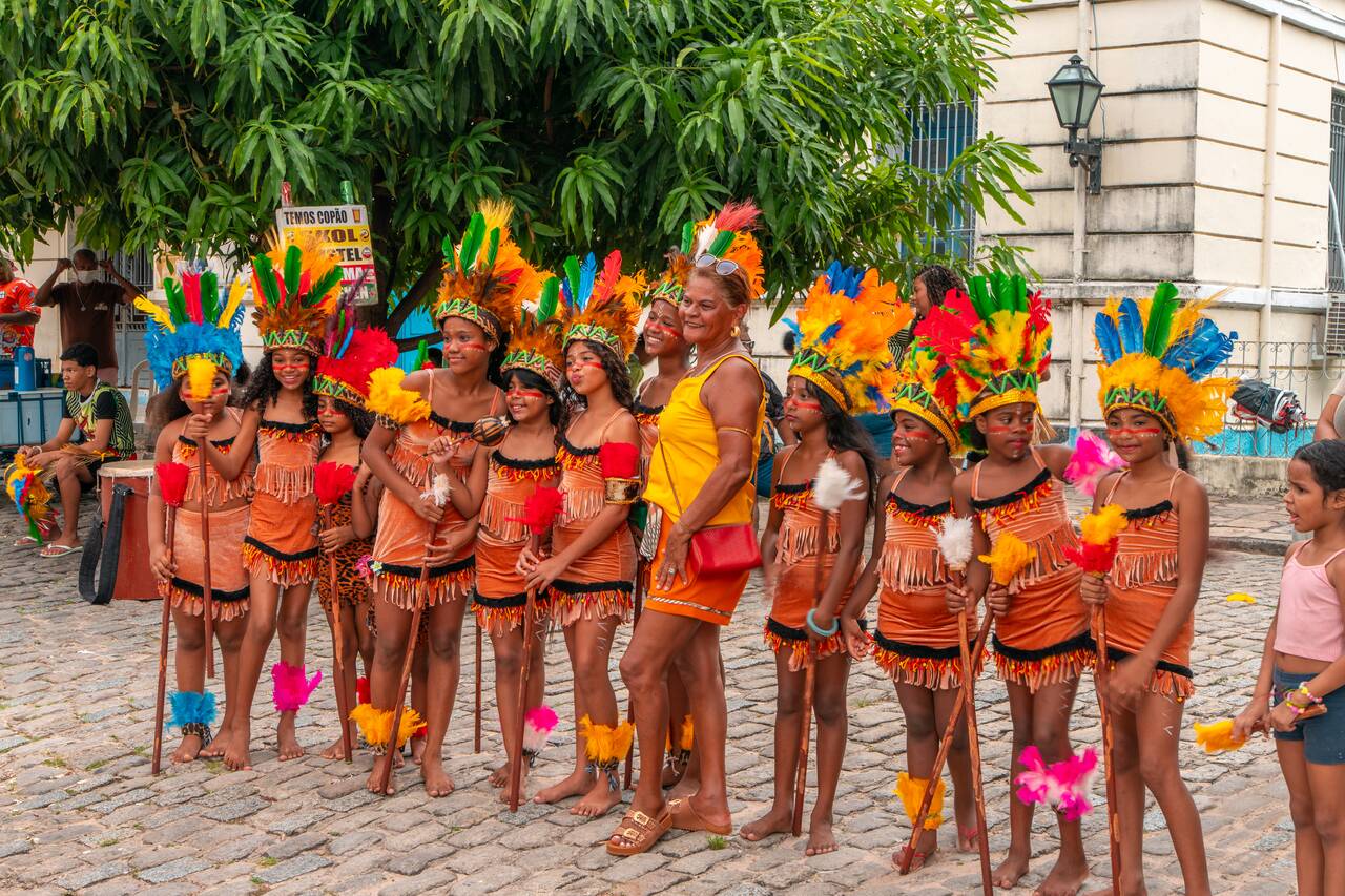 People taking photos of performers at Plaza Nauro Machado