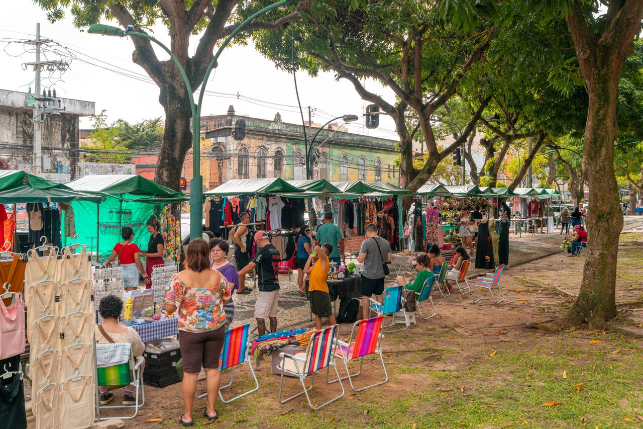People setting up shops at Praça da República
