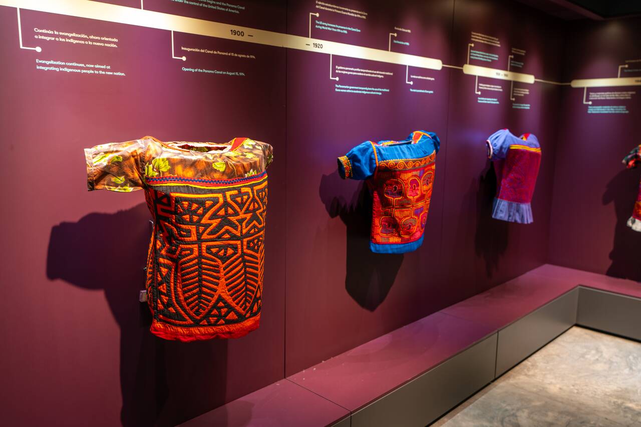 Textiles used on clothes at Mola Museum