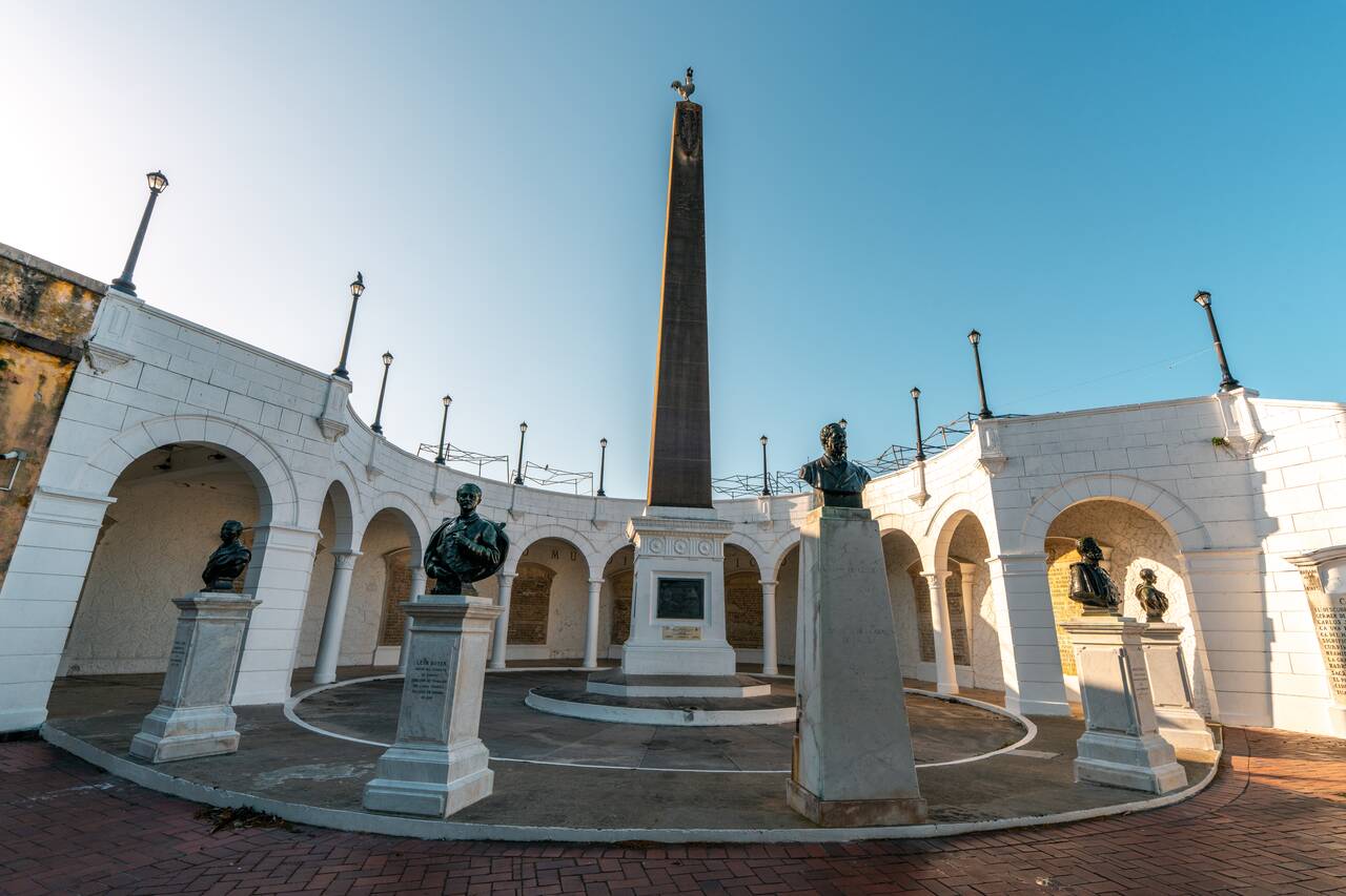 Monument at Plaza de Francia
