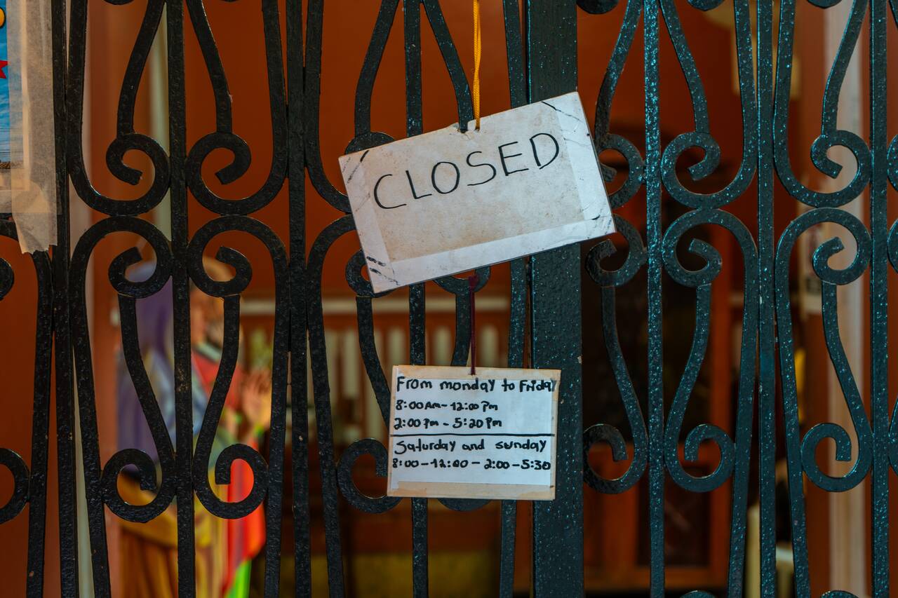 The closing sign at Iglesia La Merced