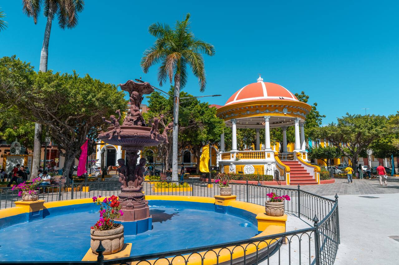 The fountain at Parque Central de Granada