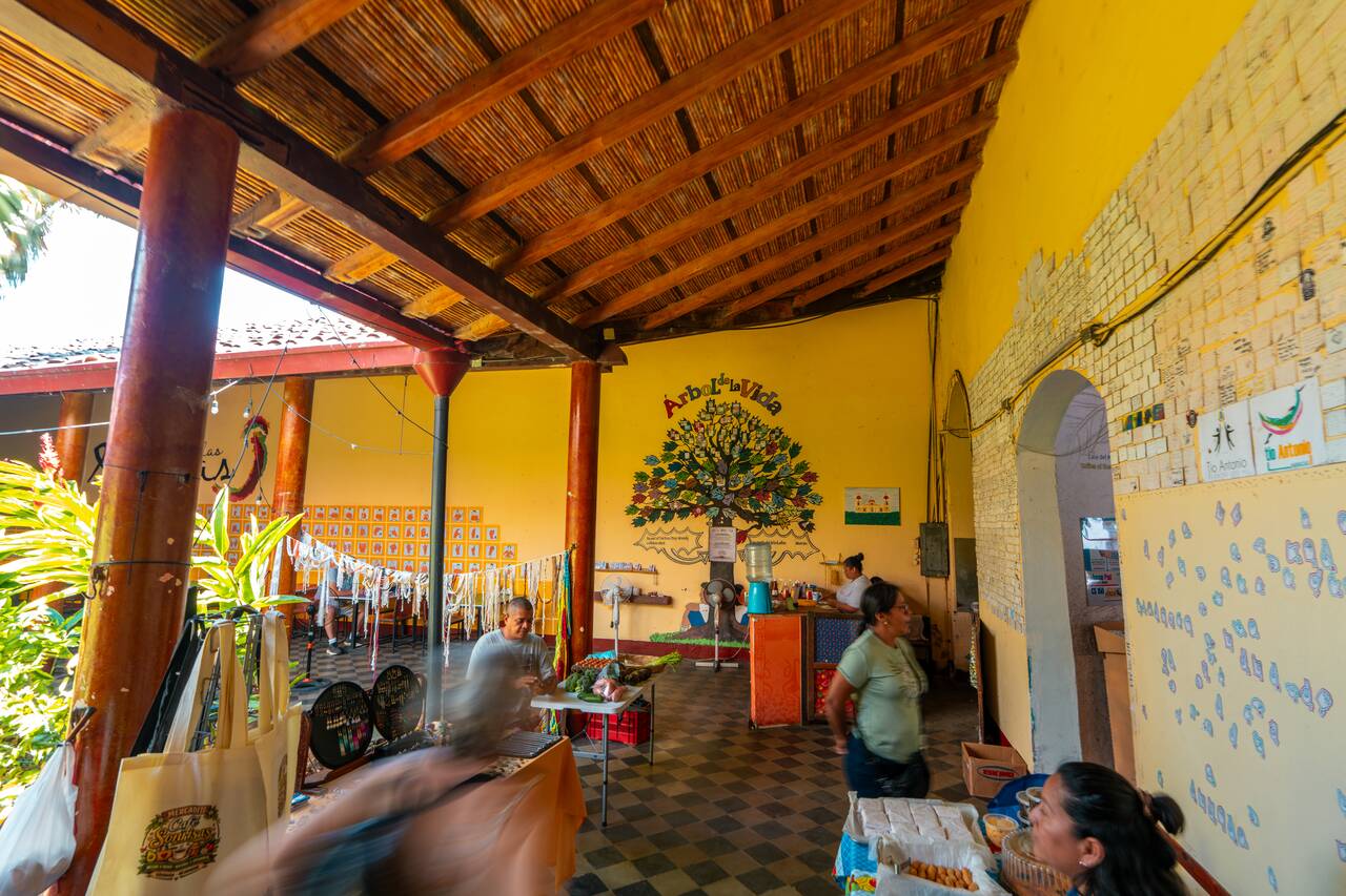 The handcraft market Cafรฉ de las Sonrisas