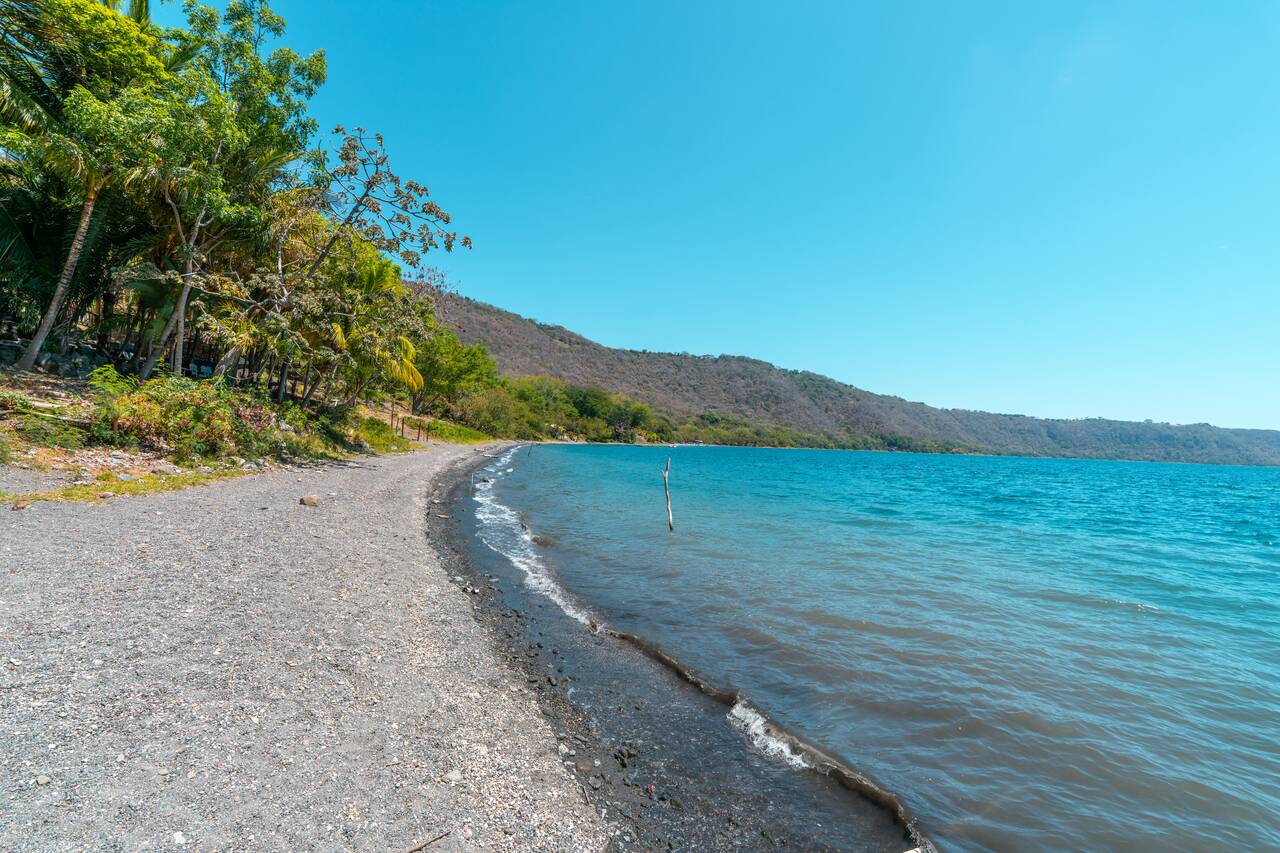 The wide stone beach at Laguna de Apoyo