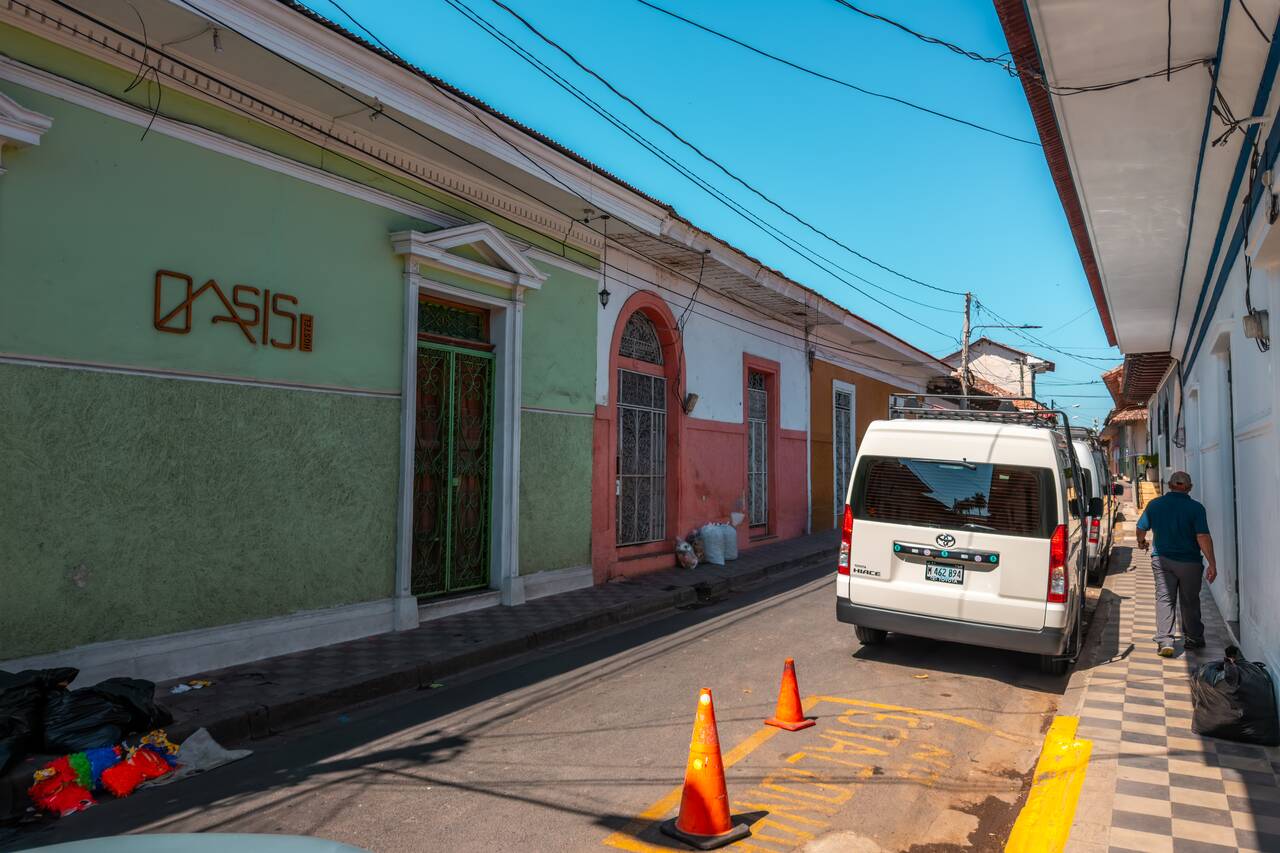The location where the bus and Oasis Hostel is in Granada