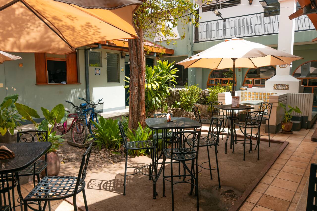 The seating area at Pan y Paz