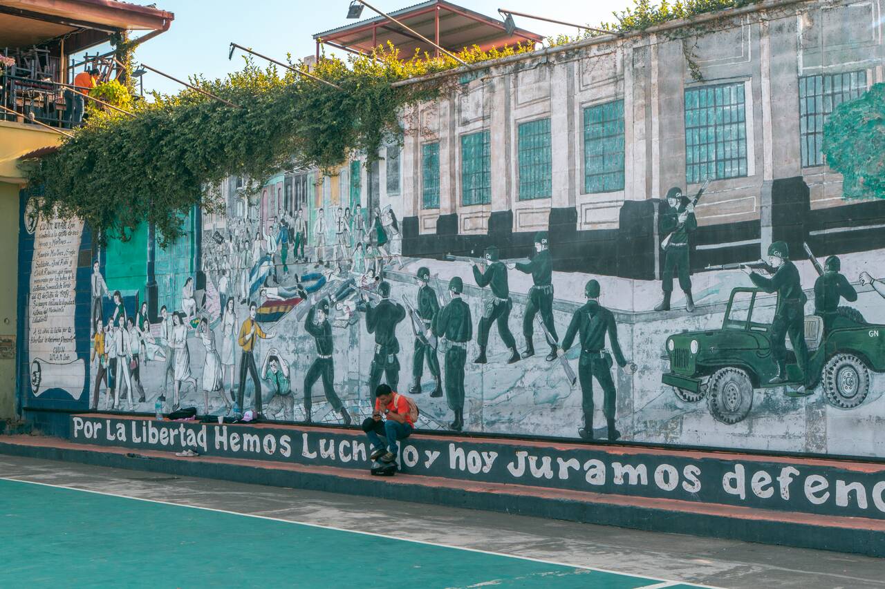 Political mural at Cancha 23 de Julio