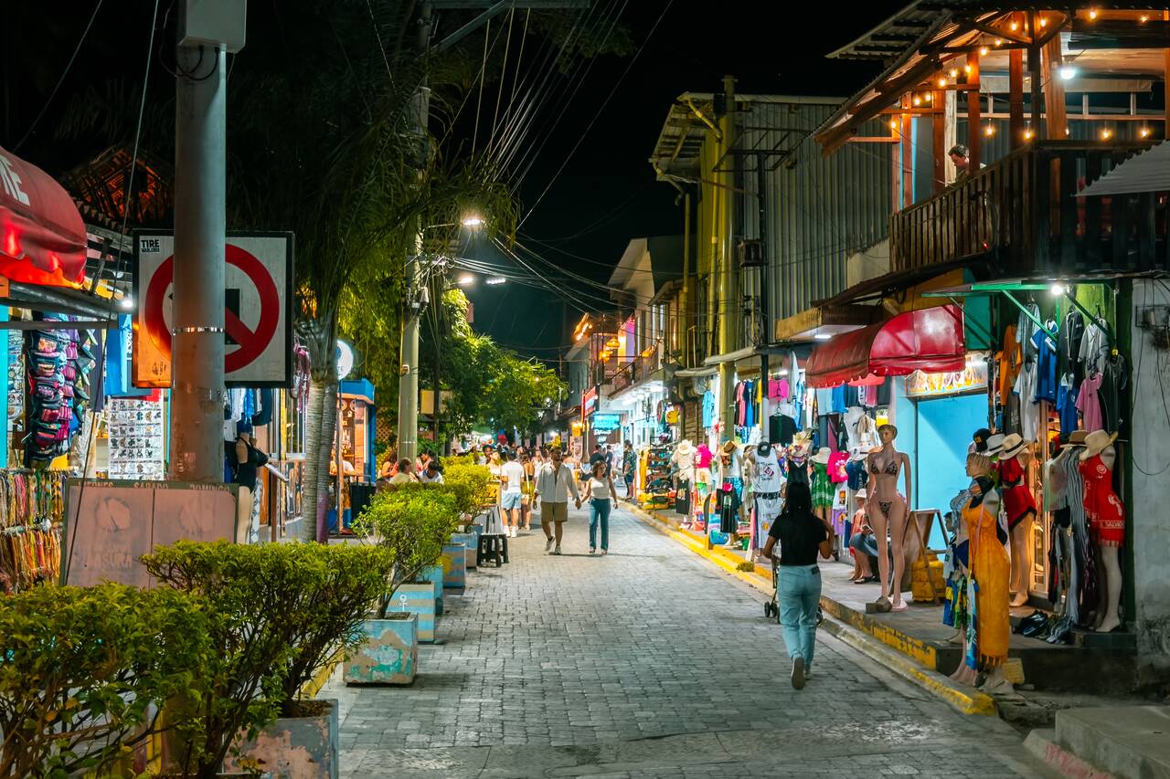 El Tunco lively street at night