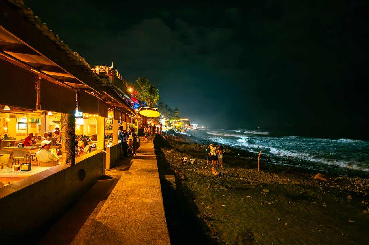 El Tunco Beach at night