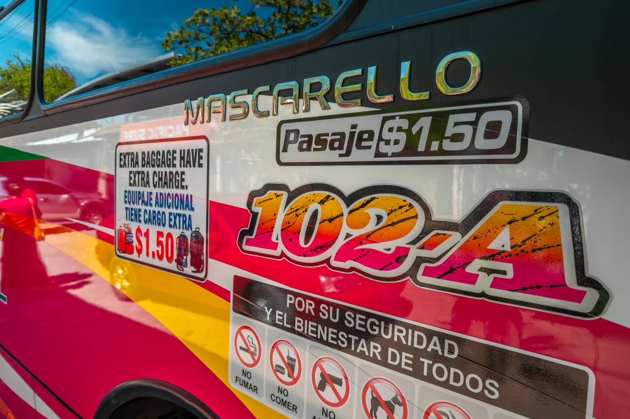 102A buses in El Tunco