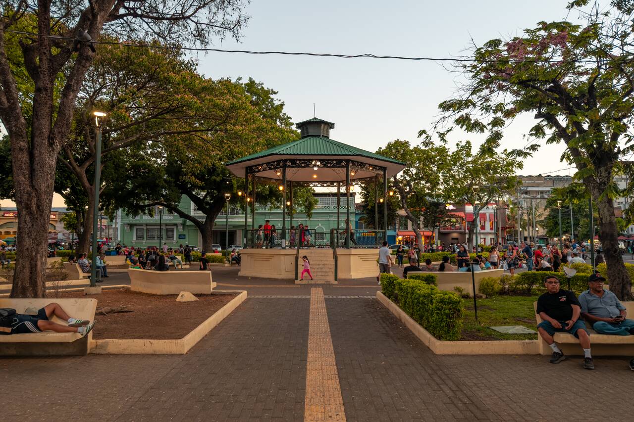Parque Libertad in the evening