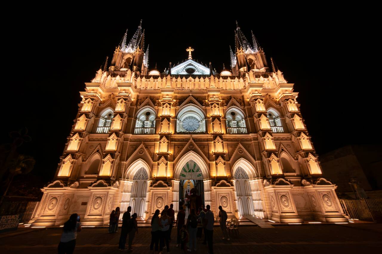 Santa Ana Cathedral at night