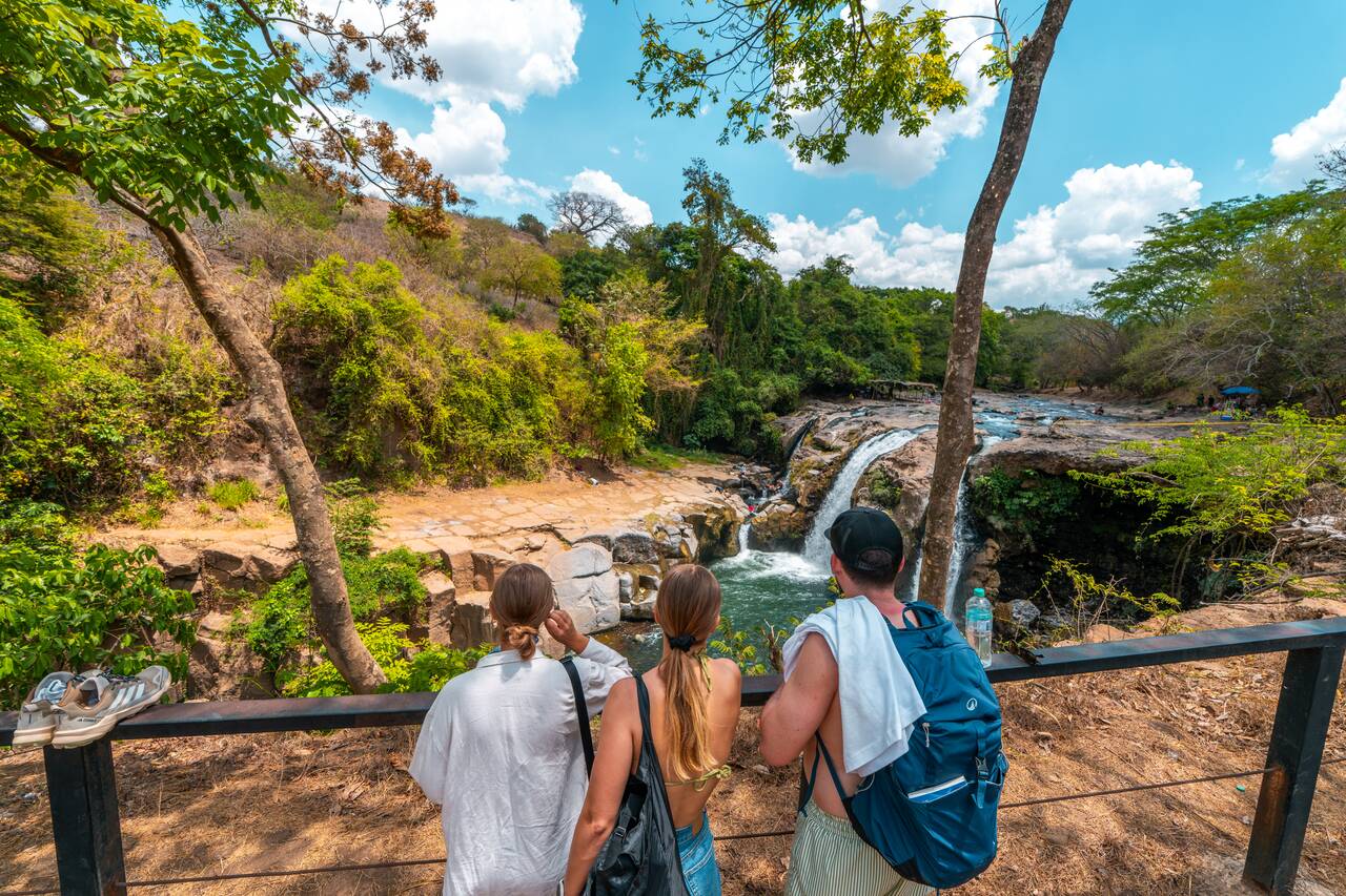 My friends looking at El Salto de Malacatiupán