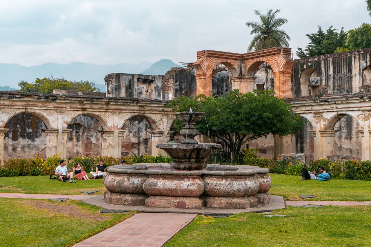 People sitting in the garden at Convento Santa Clara