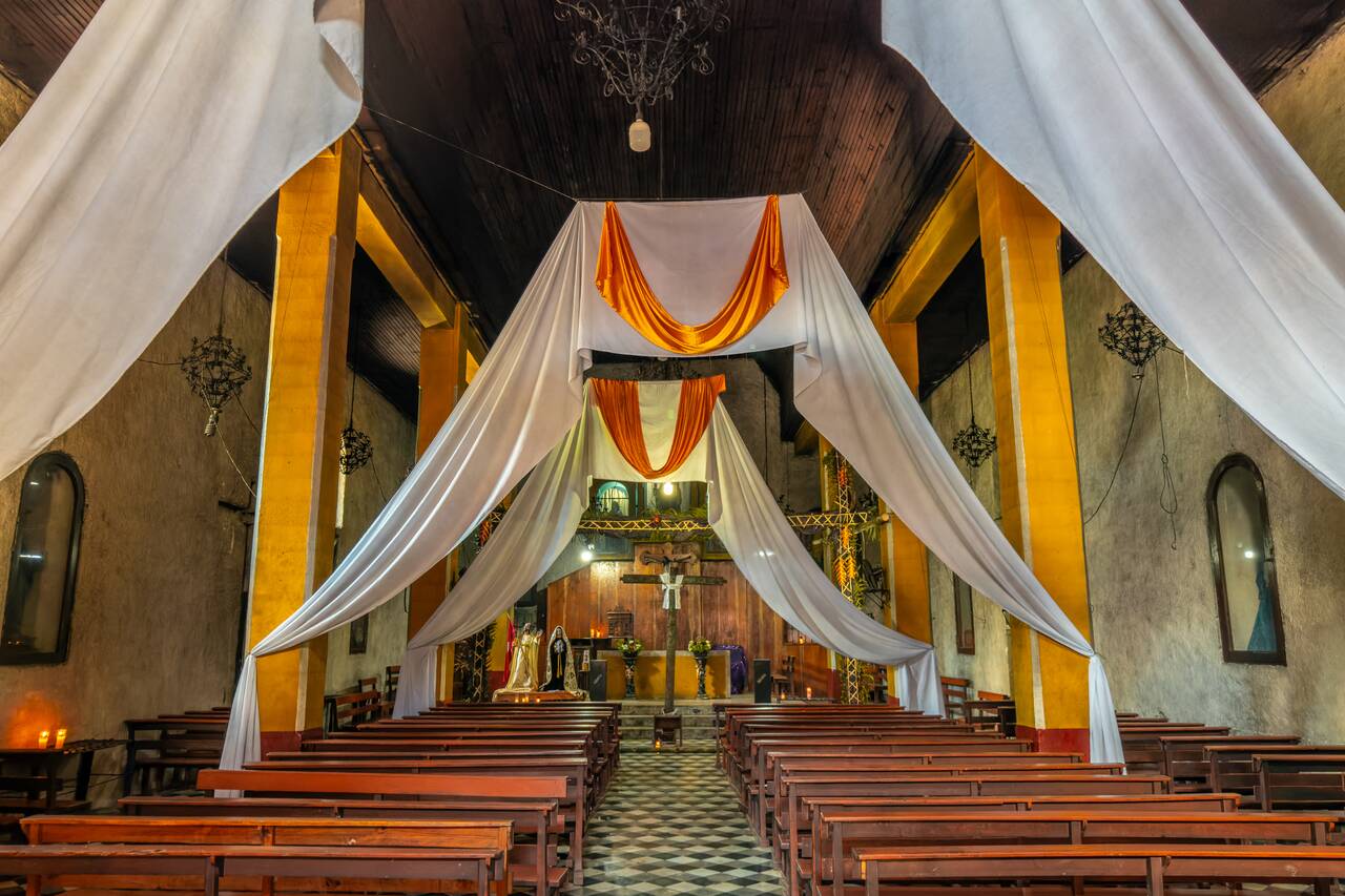 Inside Catedral De Lanquin