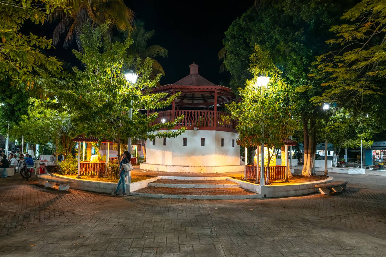 Flores Peten Park in the evening